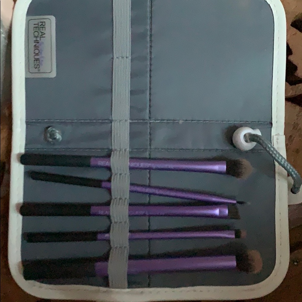 30+ makeup brushes